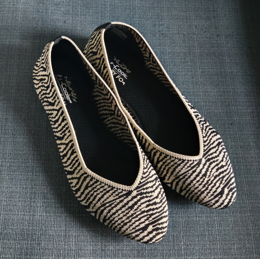 Skechers Cleo Claw-some Animal Print Knit Flats Natural Tan and Black Tiger 9.5M